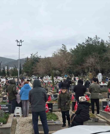 gaziantep-protokolu-islahiye-deprem-sehitligini-ziyaret-etti-kbBKzI9F.jpg