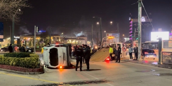 Gaziantep’te İki Araç Çarpıştı: 3 Yaralı
