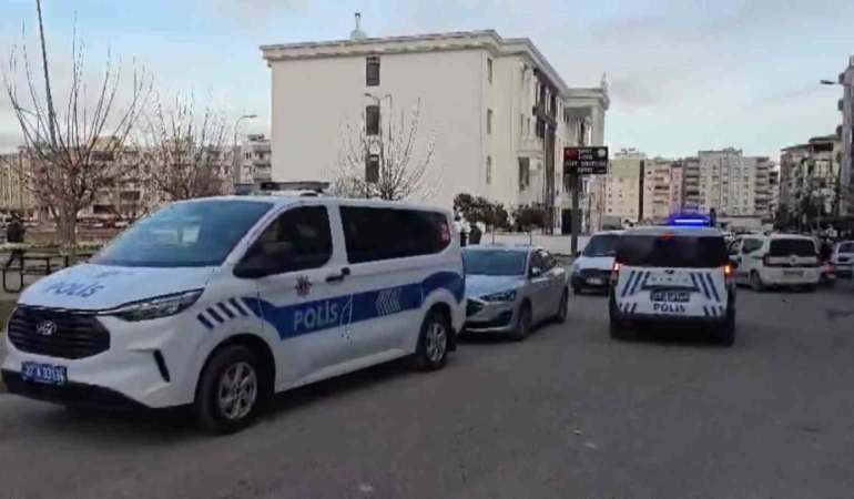gaziantepte-kizlar-arasindaki-kavga-kanli-sonuclandi-1-yarali-Mz1RZKGW.jpg