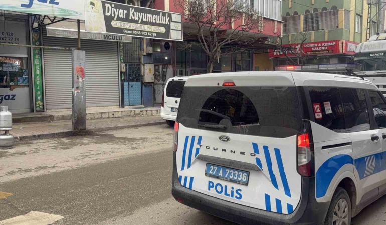 gaziantepte-kuyumcu-soygunu-gerceklestiren-sahislar-yakalandi-ve-calinan-altinlar-ortaya-cikti-WzqmgmIG.jpg