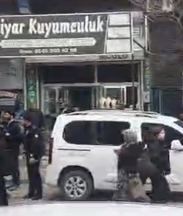 gaziantepte-maskeli-kuyumcu-soygunu-1-kilo-altinla-yakalanan-iki-soyguncu-m9iX1gsa.jpg