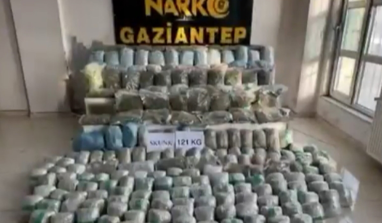 gaziantepte-yuzlerce-kilogram-skunk-ele-ge-gecirildi-tutuklama-gerceklesti-QrrKNvKF.jpg