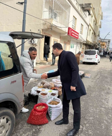 gercus-kaymakami-oztas-pazar-esnafiyla-bir-araya-geldi-2QM3Yx8U.jpg