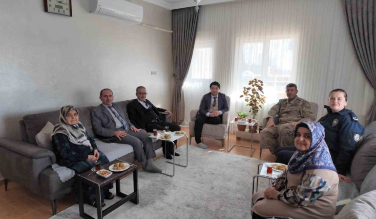 gercuste-kahraman-sehit-yakinlari-ve-gazilere-anlamli-vefa-ziyareti-9u1YXq2d.jpg