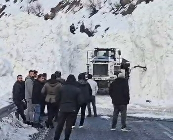 Hakkâri-Van ve Şırnak yolunda heyecan verici çığ alarmı