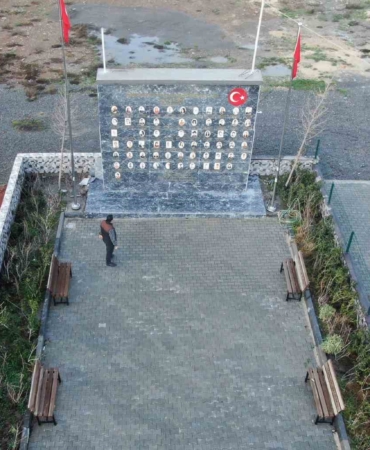 iki-cocuk-kaybiyla-deprem-aniti-yaptiran-muhtarin-hikayesi-VZFiatf3.jpg