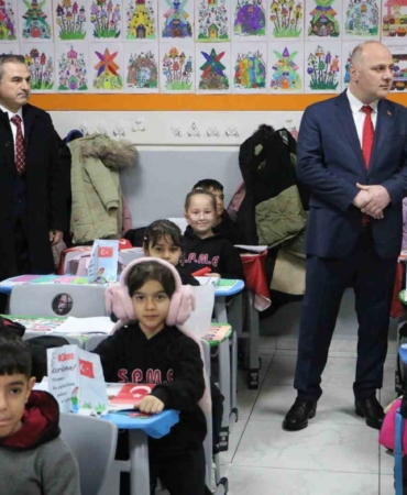 ikinci-donem-okullarda-bayrak-temasiyla-basladi-yxgnxhA9.jpg