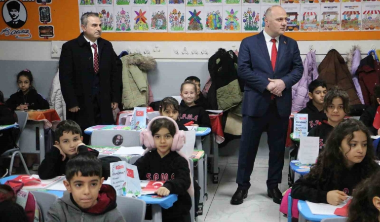 ikinci-donem-okullarda-bayrak-temasiyla-basladi-yxgnxhA9.jpg