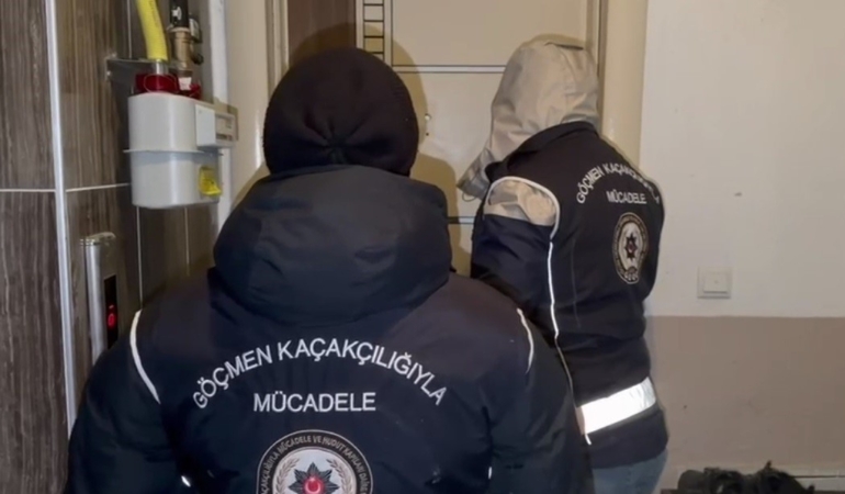 karsta-bir-apartta-dort-duzensiz-gocmen-ele-gecirildi-FNCcdNNp.jpg