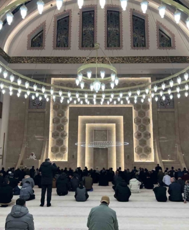 karsta-ramazanin-ilk-teravih-namazi-coskuyla-kilindi-JzWRRs9Y.jpg