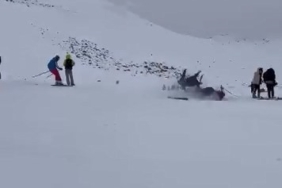 kayak-merkezinde-faciaya-neden-olan-kaza-6-kisi-yarali-qzXmhwqI.jpg