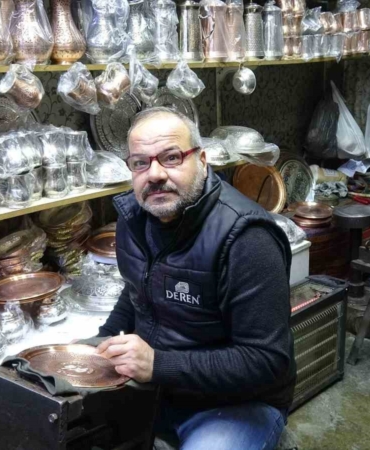 kendi-meslegini-yapan-dayi-ve-yegen-44-yillik-bakir-isciligi-yahlhKfq.jpg
