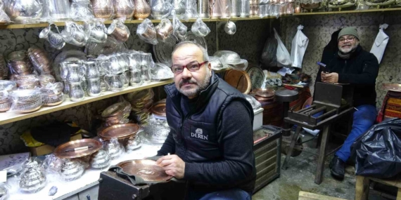 Kendi Mesleğini Yapan Dayı ve Yeğen: 44 Yıllık Bakır İşçiliği