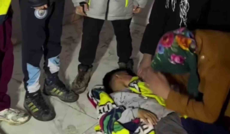 koylerine-saglik-ocagi-isteyen-vatandaslarin-videolu-cagrisi-nRpNHnRs.jpg