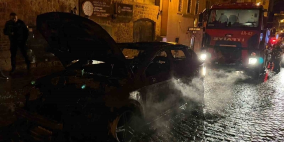 Mardin’de Seyir Halindeki Otomobilde Yangın Kontrol Altına Alındı