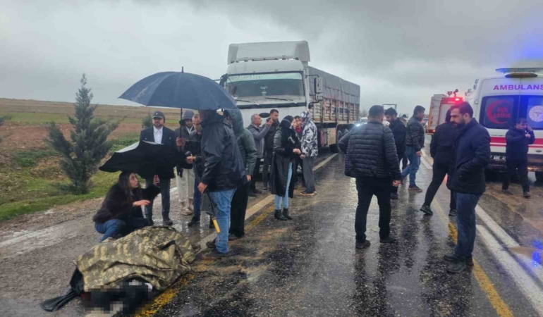 mardinde-tir-ve-otomobil-carpisti-1-kisi-hayatini-kaybetti-4-yarali-BWAUQRCp.jpg