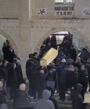 mardindeki-trajik-yanginda-hayatini-kaybeden-ciftin-son-yolculugu-xHIe6N75.jpg