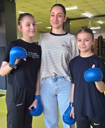 milli-sporcu-kizilaslan-kucuk-karatecilerle-bulustu-BuRIG1Yy.jpg