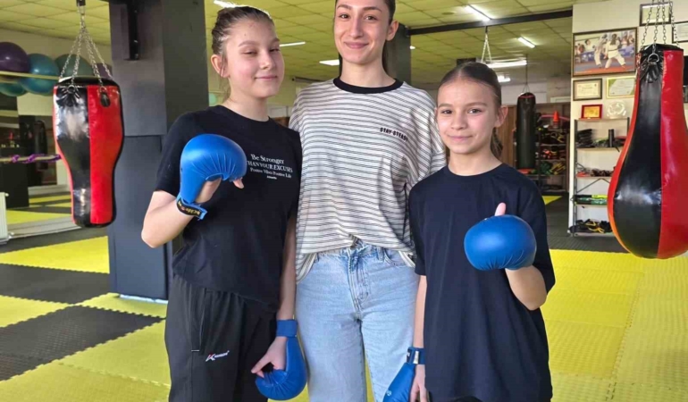 milli-sporcu-kizilaslan-kucuk-karatecilerle-bulustu-BuRIG1Yy.jpg