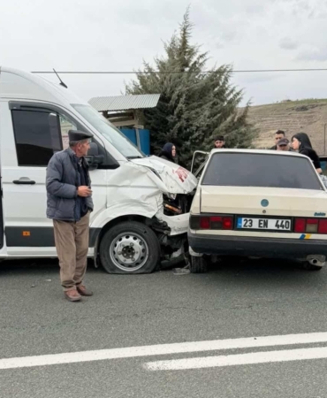 minibus-ve-tofas-kazasi-4-yarali-vNOYHPMd.jpg
