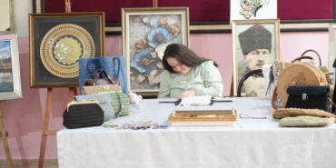 musta-down-sendromlu-rabianin-sanatla-yukselen-basarisi-jpdRjL1A.jpg
