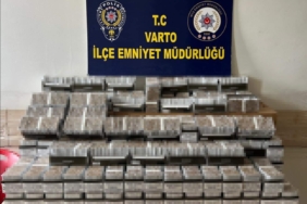 musta-kacak-sigara-operasyonu-1766-paket-ve-35000-makaron-yakalandi-OqvJuvbF.jpg