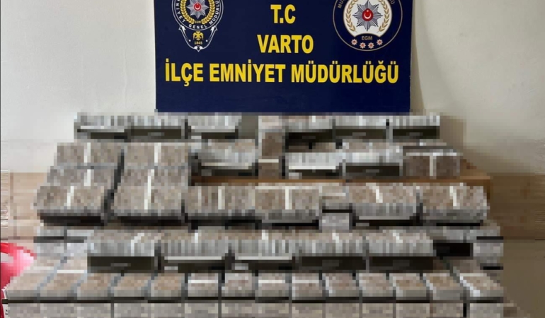 musta-kacak-sigara-operasyonu-1766-paket-ve-35000-makaron-yakalandi-OqvJuvbF.jpg
