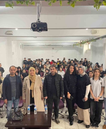 naside-can-cermik-fen-lisesinde-etkileyici-bir-konferans-verdi-KE8pMRPd.jpg