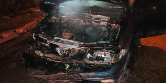 Park Halindeki Otomobilin Yangını Göz Doldurdu