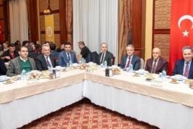 rektor-akpolat-totm-personeliyle-iftar-yemeginde-bulustu-NbLT61rr.jpg