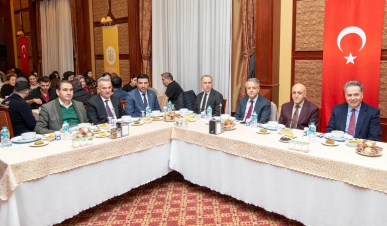 rektor-akpolat-totm-personeliyle-iftar-yemeginde-bulustu-NbLT61rr.jpg