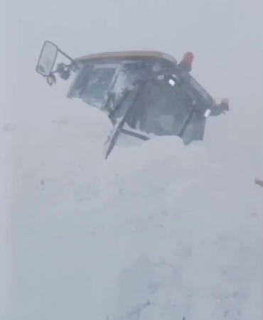 sahara-gecidinde-cig-faciasi-kurtarma-ekipleri-de-mahsur-kaldi-AfMdRYhc.jpg