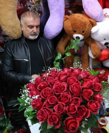 sevgililer-gunu-icin-100-tlden-7-bin-tlye-uzanan-benzersiz-cicek-hediye-secenekleri-HU64uOXR.jpg