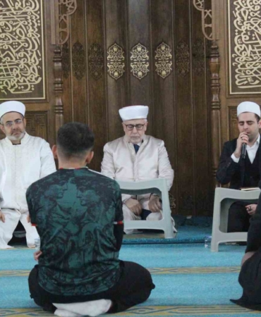 siirtte-depremde-hayatini-kaybedenler-icin-anma-mevlidi-duzenlendi-s7STQHav.jpg