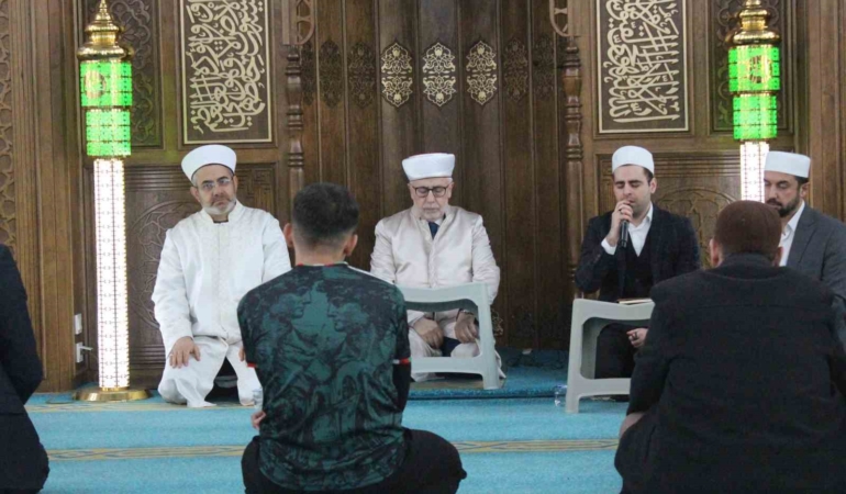 siirtte-depremde-hayatini-kaybedenler-icin-anma-mevlidi-duzenlendi-s7STQHav.jpg