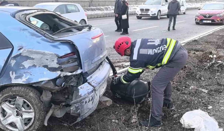 trafik-kazasinda-aracin-kopan-lpg-tanki-ile-yasanan-korku-dolu-anlar-jcLlOSEx.jpg