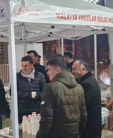tuncelide-berat-kandilinde-vatandaslara-geleneksel-salep-ikrami-V6sa1EAX.jpg