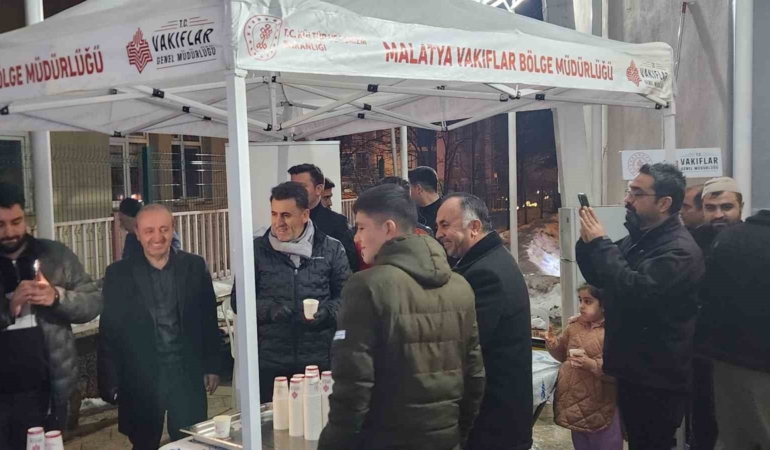 tuncelide-berat-kandilinde-vatandaslara-geleneksel-salep-ikrami-V6sa1EAX.jpg