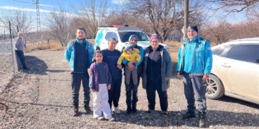 umke-ekiplerinin-3-yil-sonra-enkazdan-kurtardigi-depremzede-aileyle-bulusma-ani-baMEYTSC.jpg