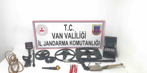 Van’da Kaçak Kazı Yapan Üç Suçlu Yakayı Ele Verdi