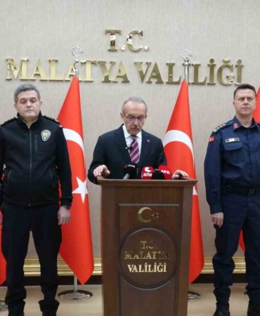 yesilyurtta-buyukler-icin-devam-eden-saygi-ve-sevgi-BYr8at4v.jpg