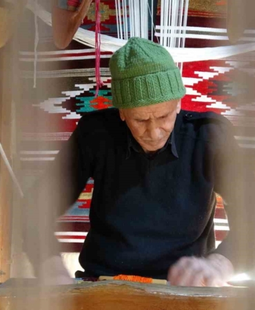 80-yildir-antep-kilimini-yasatan-usta-tezgah-basinda-bir-hikaye-EvbtlmCl.jpg