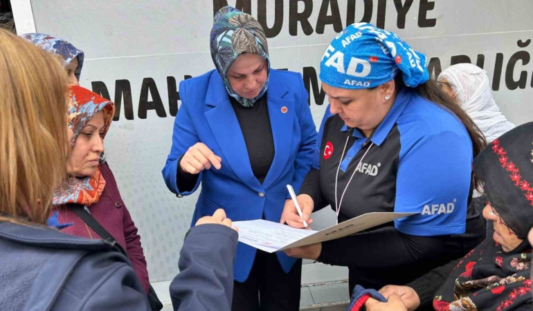 afad-gorevlileri-kadinlari-deprem-bilinciyle-guclendirdi-iOPKxE6u.jpg