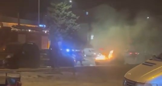 Alev Alev Yanan Aracı İtfaiye Ekipleri Başarıyla Söndürdü