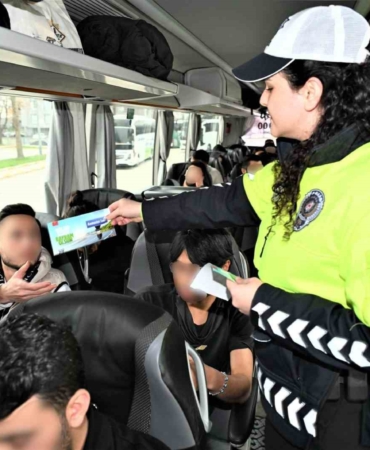 batmanda-bayram-oncesi-trafik-bilgilendirme-etkinligi-mUZIvXjQ.jpg
