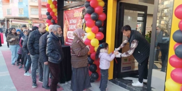 batmanda-ucretsiz-iftar-dagitan-yeni-donerci-acildi-S6Cxe9iK.jpg