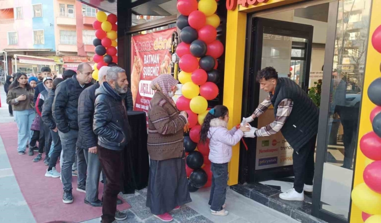 batmanda-ucretsiz-iftar-dagitan-yeni-donerci-acildi-S6Cxe9iK.jpg