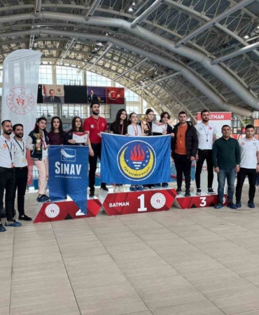 batmanda-yuzme-yildizlarinin-unutulmaz-performansi-ngeSEBpr.jpg