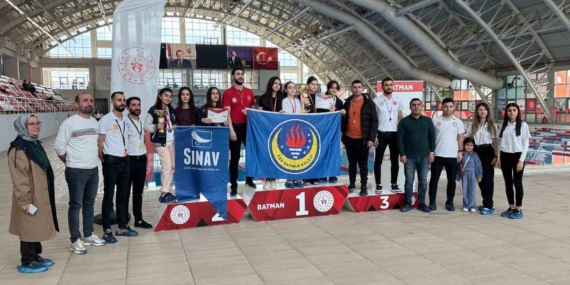Batman’da Yüzme Yıldızlarının Unutulmaz Performansı