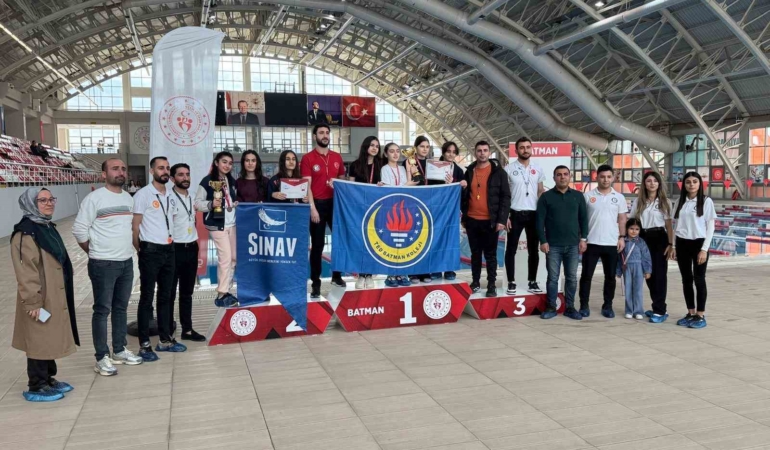 batmanda-yuzme-yildizlarinin-unutulmaz-performansi-ngeSEBpr.jpg